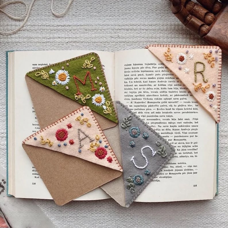 Personalized Hand Embroidered Corner Bookmark - Felt Corner Bookmarks - 4 Season Letter & Flower Felt Bookmark Set - Bloomy Line Bookmark