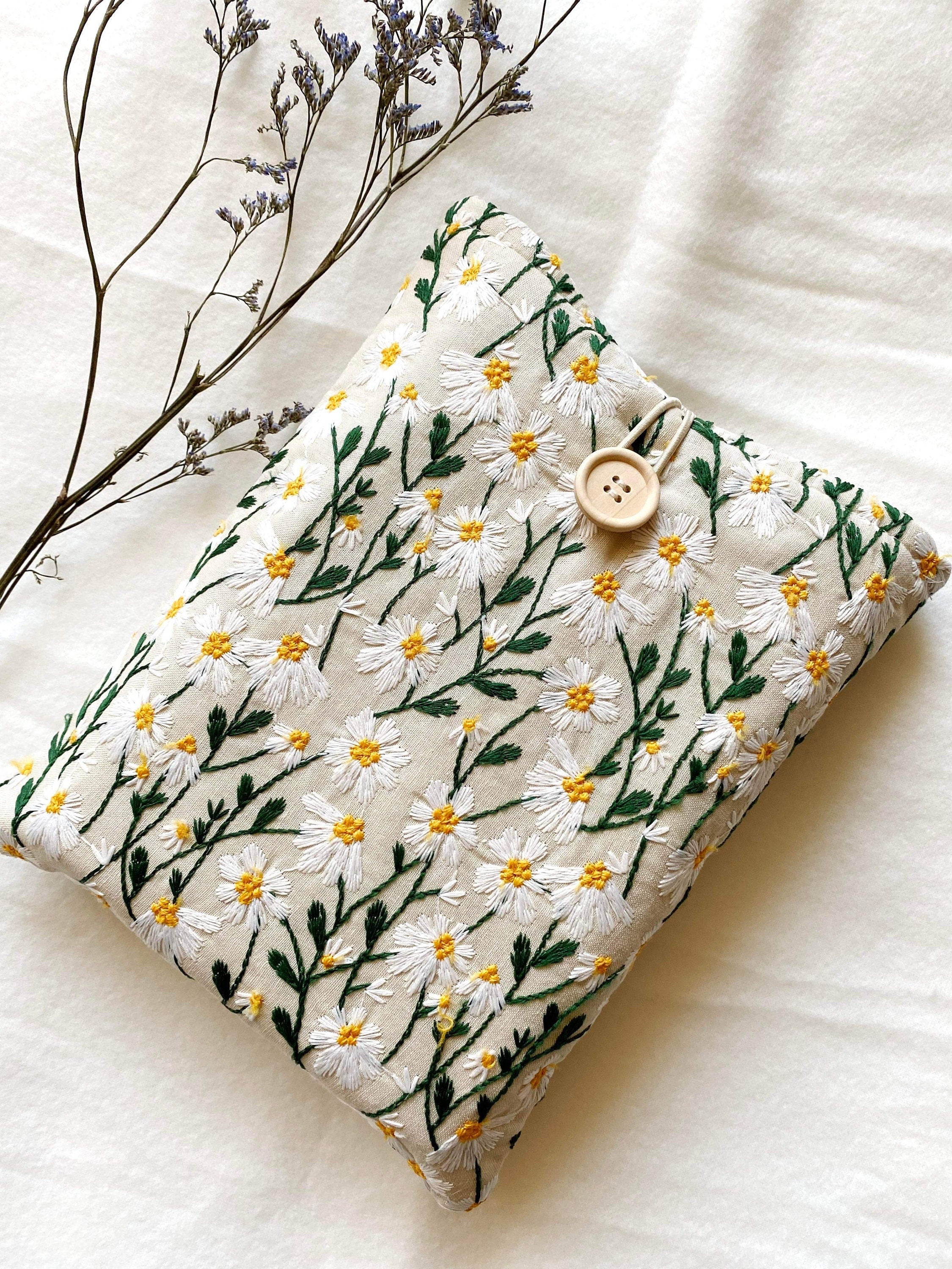 Embroidered Daisy Book Sleeve, Floral Padded Book Cover, Book and Kindle Accessory, Book Protector